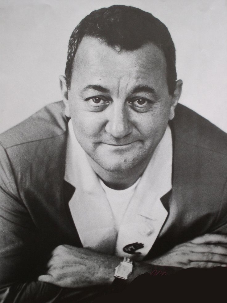 Coluche, portrait en noir et blanc
