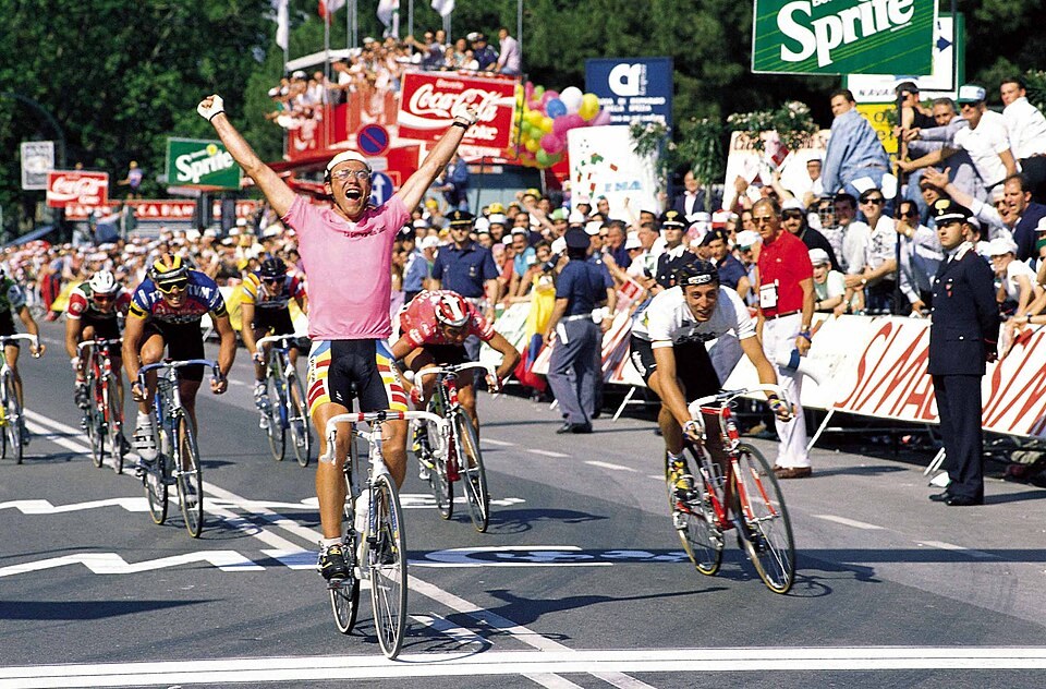 Giro d’Italia 1989 : Laurent Fignon en rose, vainqueur de l’épreuve.