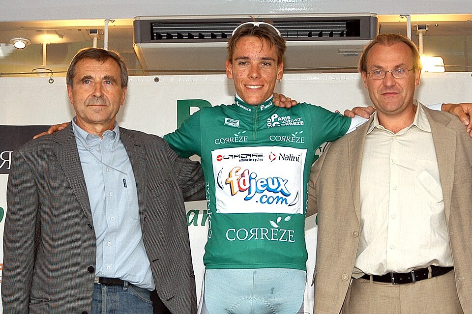 Paris-Corrèze 2004 : Laurent Fignon, organisateur, aux côtés du vainqueur Philippe Gilbert.