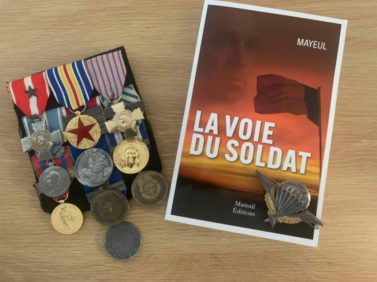 Les médailles de Mayeul et son livre La Voie du soldat