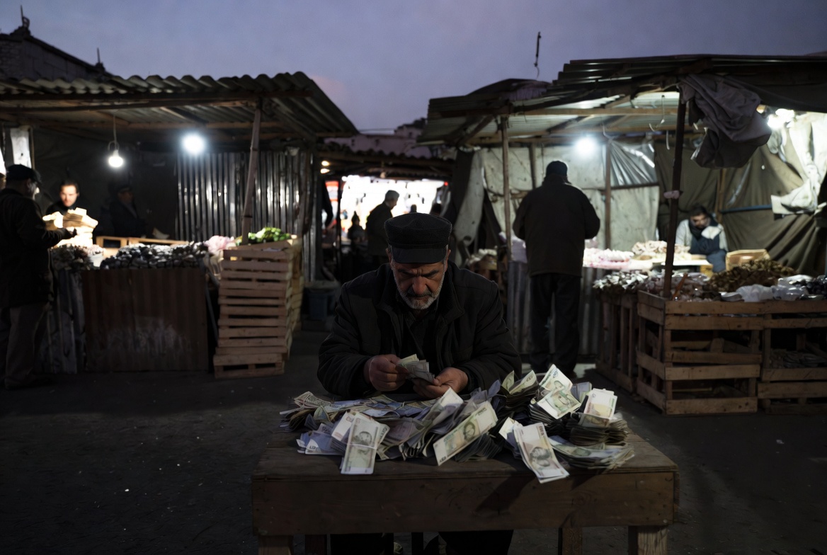 Bazar iranien à l'aube