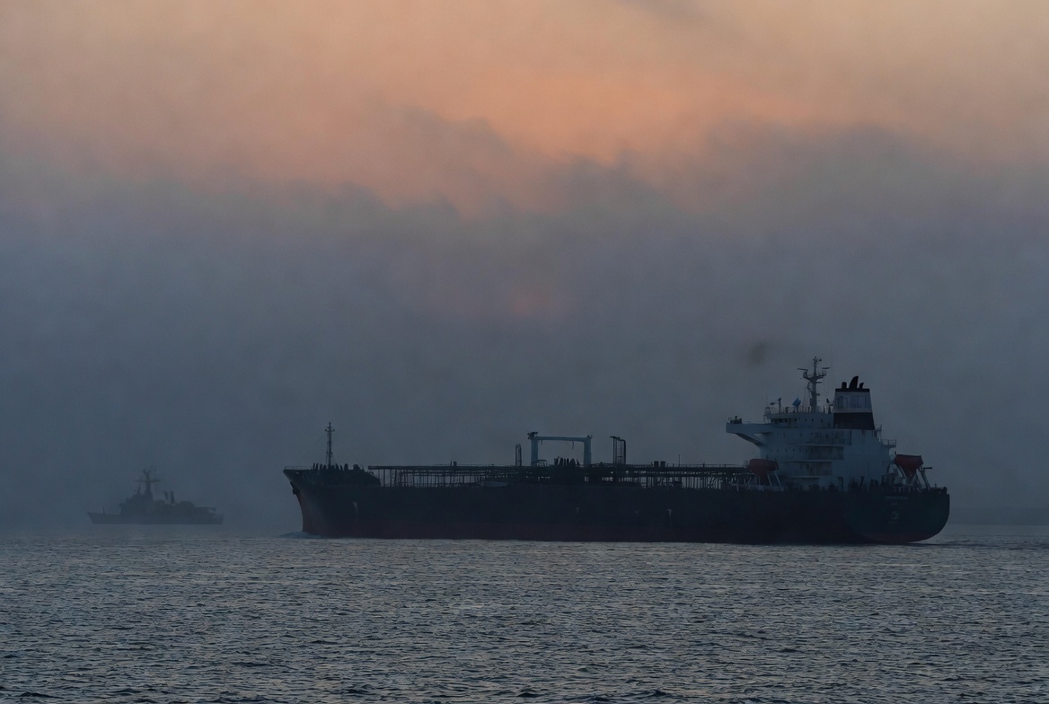 Supertanker dans la brume du golfe Persique