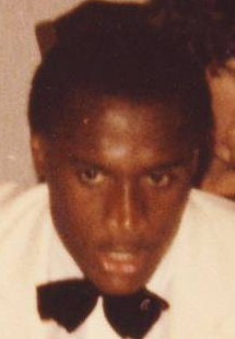 Michel N’Gom, le 27 septembre 1980 : un visage de l’OM au moment où la relégation, les départs majeurs et la contraction des recettes précipitent la crise. Photo : Babil13, CC BY-SA 3.0.