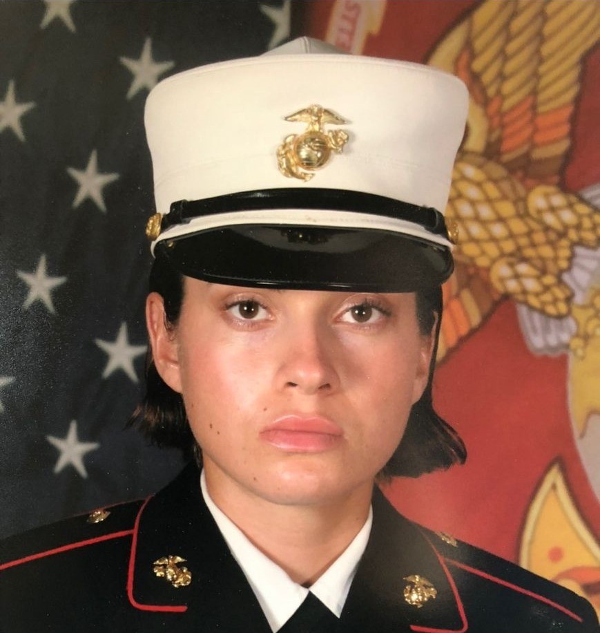 Taylor Stonelake en uniforme du Corps des Marines des États-Unis