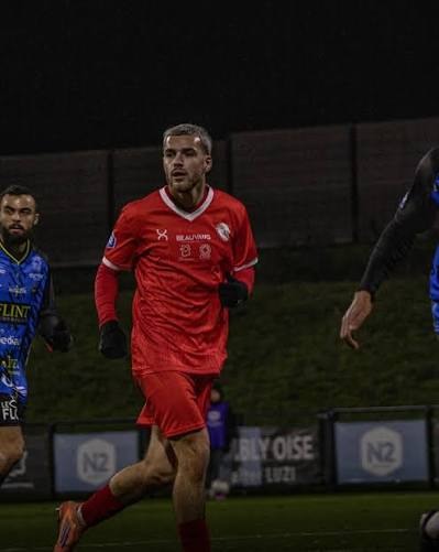 Tom Frayssinous courant pendant un match avec l’AS Beauvais Oise