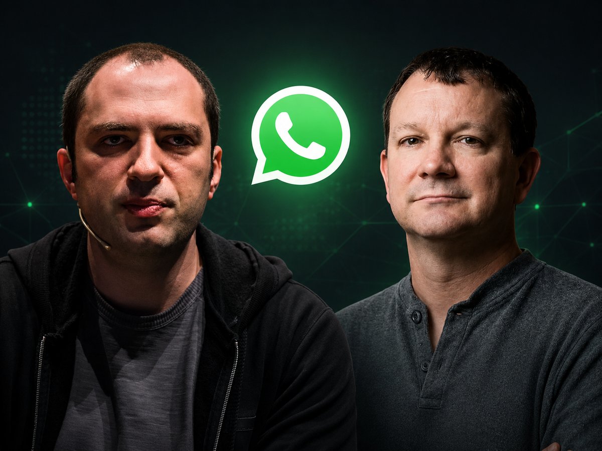 Smartphone affichant le logo de WhatsApp sur un fond numérique vert.